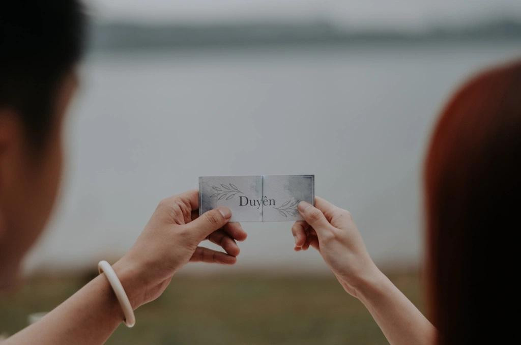 Tên của Duy và Yên được ghép lại thành chữ "Duyên". Tên của Duy và Yên được ghép lại thành chữ "Duyên".