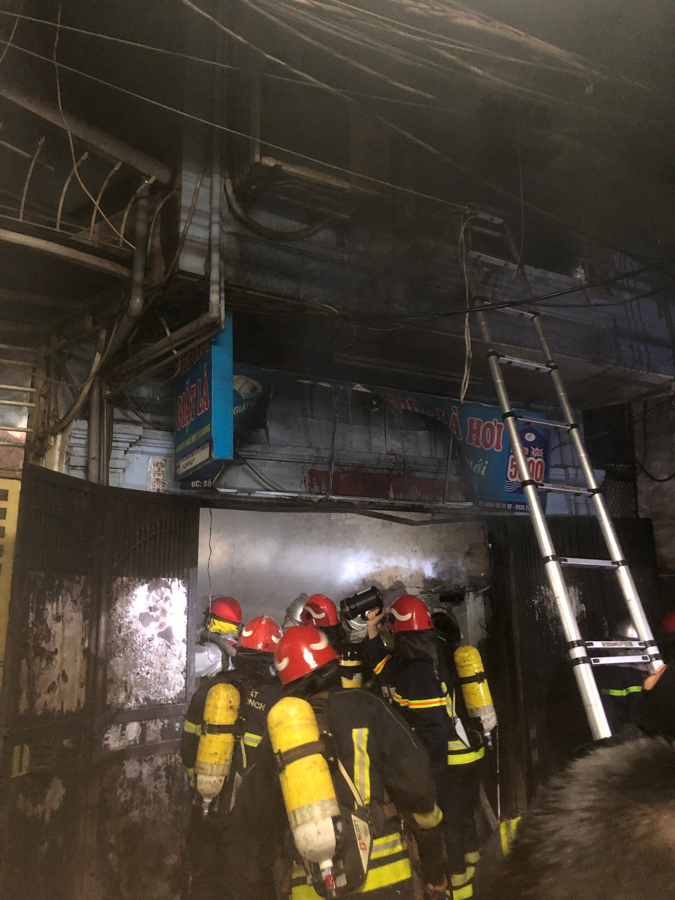 Nơi xảy ra hoả hoạn là tiệm giặt là.