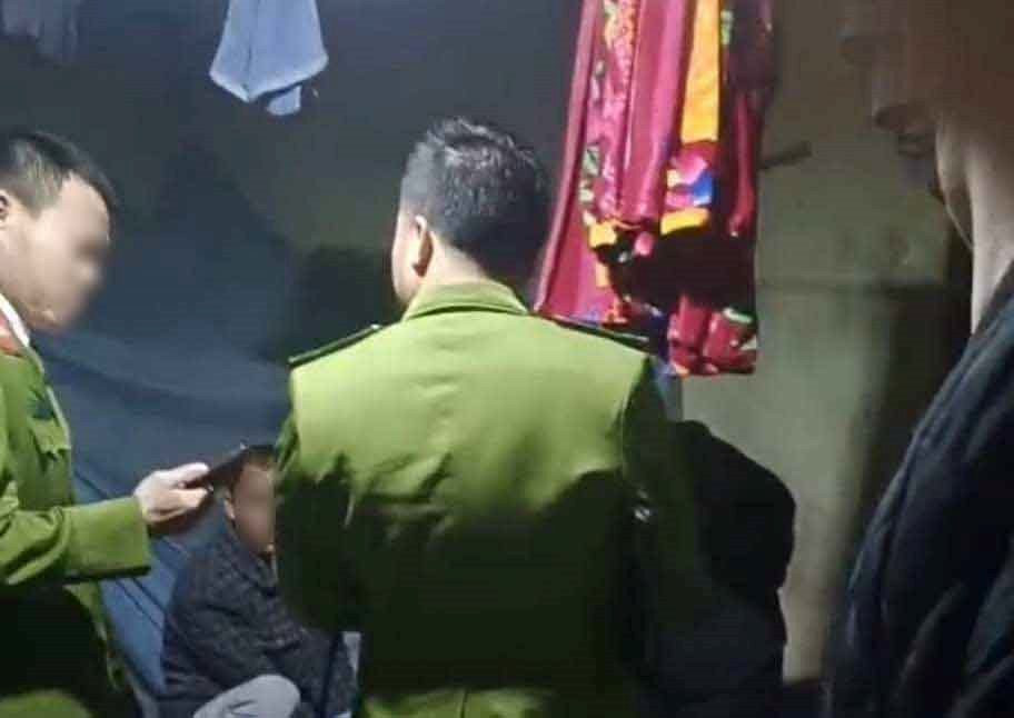 Cơ quan chức năng điều tra làm rõ vụ bé trai tử vong trên địa bàn huyện Sóc Sơn. Cơ quan chức năng điều tra làm rõ vụ bé trai tử vong trên địa bàn huyện Sóc Sơn.