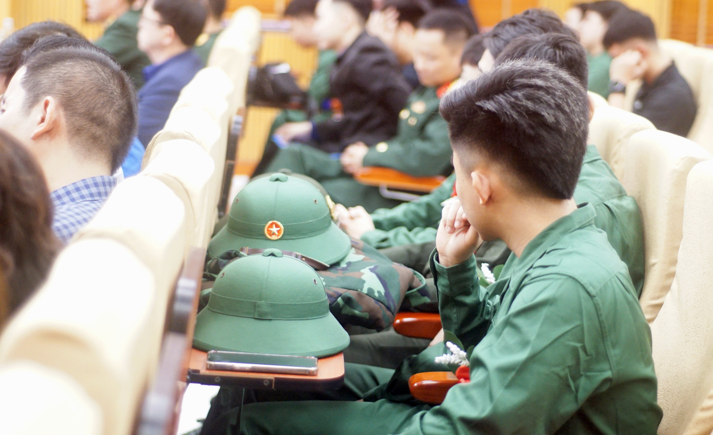 Các tân binh sẵn sàng lên đường nhập ngũ.