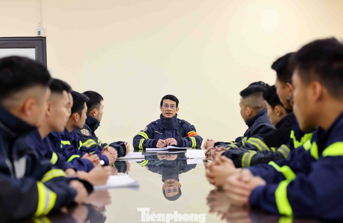 Buổi họp giao ban của các cán bộ, chiến sĩ PCCC Công an quận Hoàn Kiếm. Buổi họp giao ban của các cán bộ, chiến sĩ PCCC Công an quận Hoàn Kiếm.