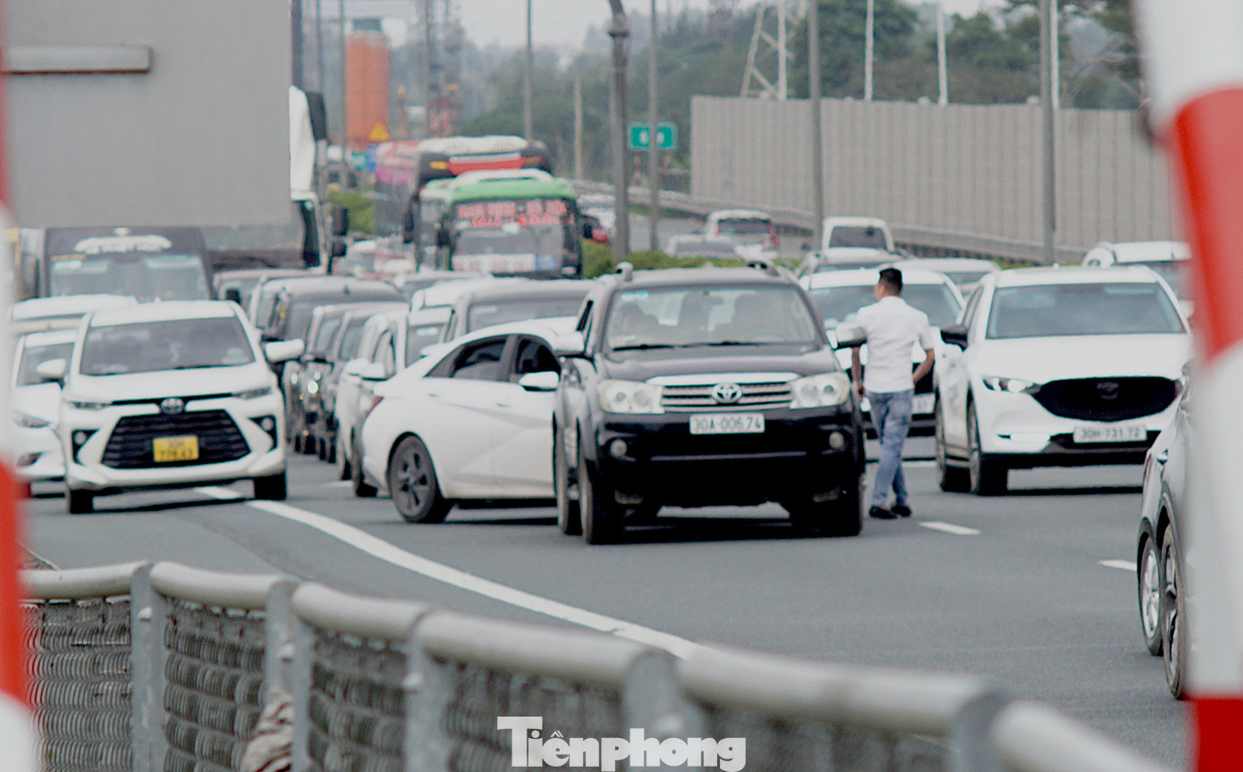 Trên tuyến cao tốc Pháp Vân - Cầu Giẽ dễ xảy ra tình trạng va chạm giao thông nếu không tập trung.