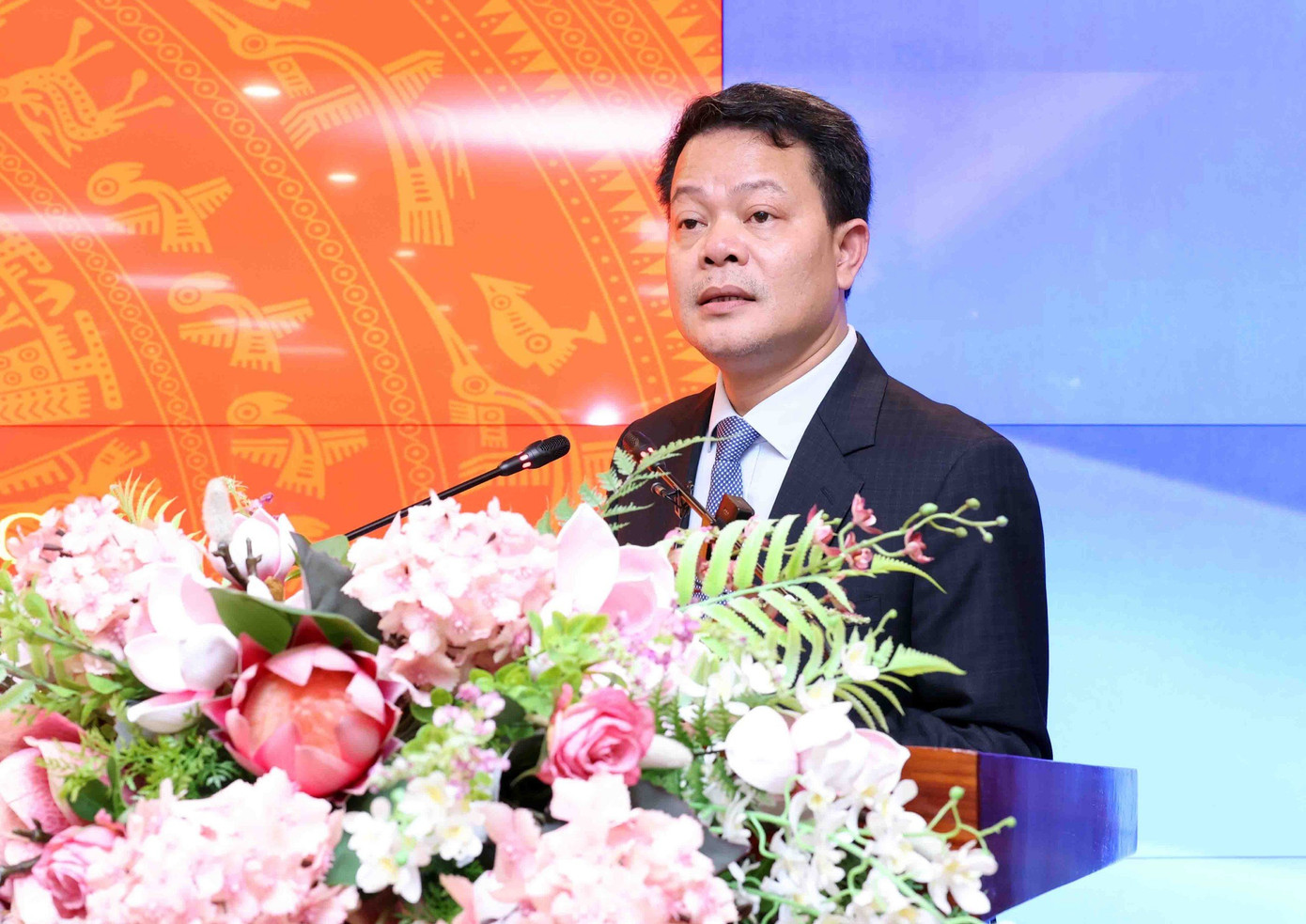 Đại tá Vũ Văn Tấn phát biểu tại Hội thảo.