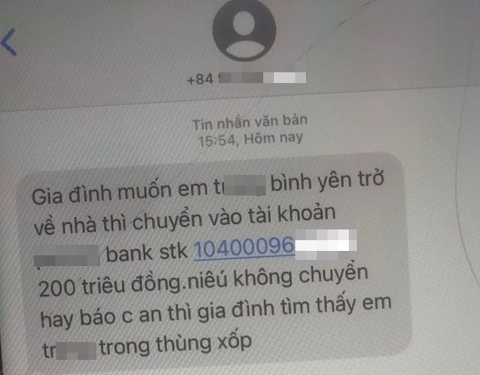 Tin nhắn của đối tượng lạ khi có số điện thoại của người nhà các cô gái. Tin nhắn của đối tượng lạ khi có số điện thoại của người nhà các cô gái.