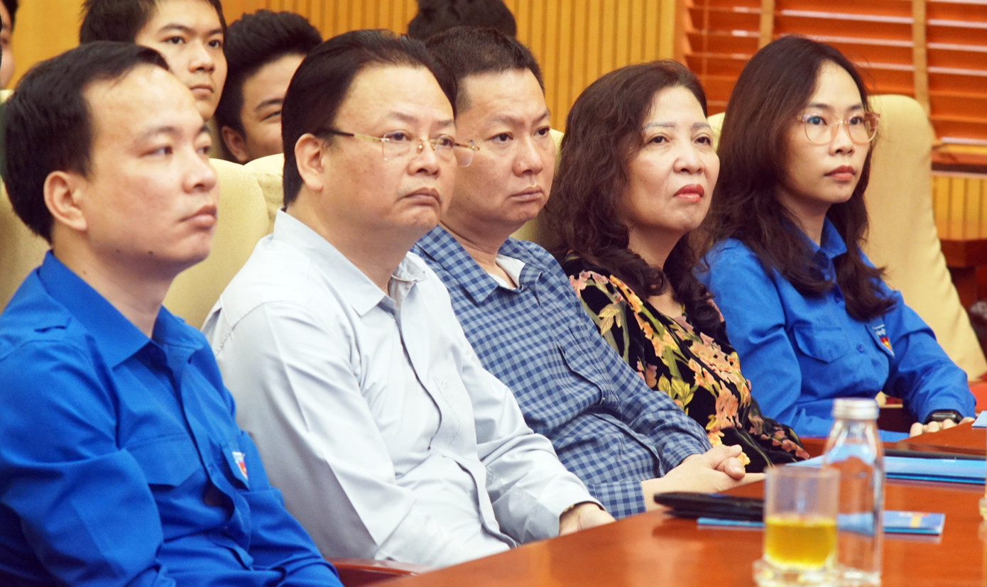 Đại diện khách mời tham dự chương trình.