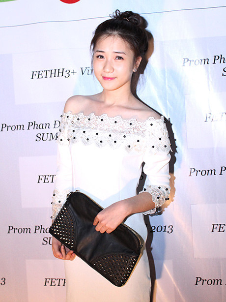 Cô bạn Trâm Anh, nữ sinh nổi tiếng sau một buổi khai giảng đầu năm học của trường Phan Đình Phùng