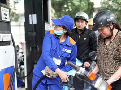 Giá xăng đã tăng thêm 460 đồng/lít lên 24.570 đồng/lít. Giá xăng đã tăng thêm 460 đồng/lít lên 24.570 đồng/lít