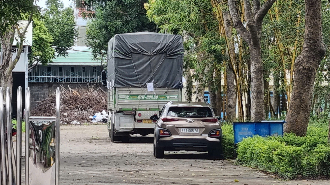 Chiếc xe tải đang được tạm giữ tại trụ sở Phòng Cảnh sát kinh tế