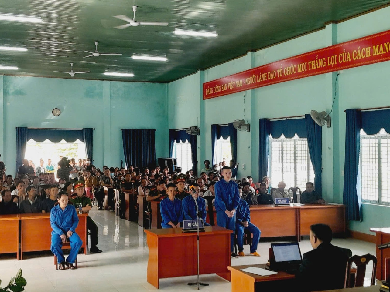 Các bị cáo tại phiên tòa