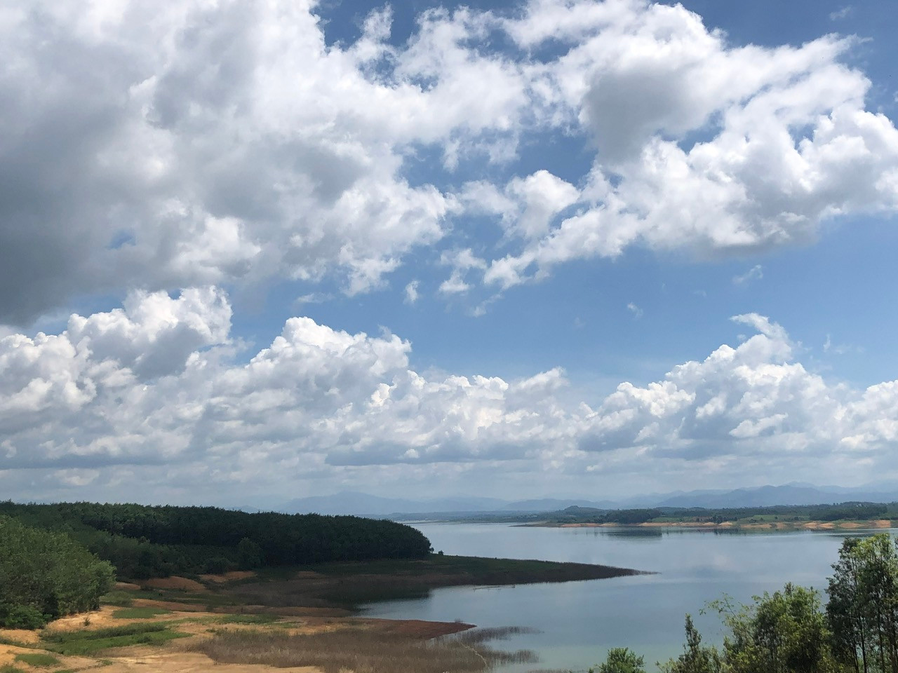 Lòng hồ thủy lợi Đăk Sa Men (xã Kroong)