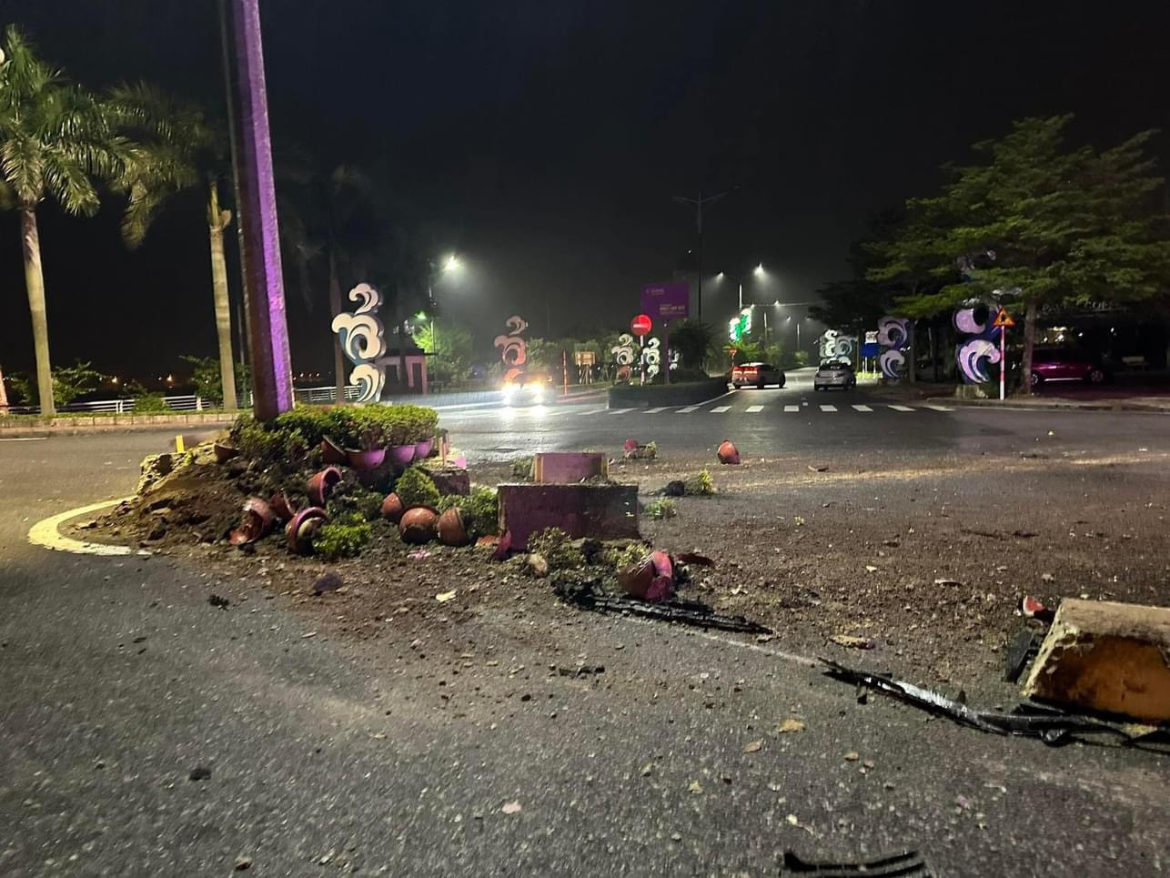 Vụ tai nạn xảy ra ngày phía Nam cầu Nhật Lệ. Vụ tai nạn xảy ra ngày phía Nam cầu Nhật Lệ.