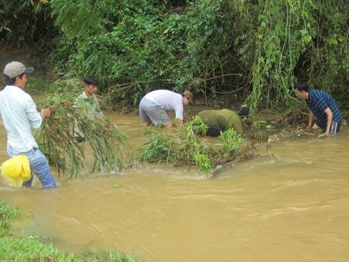 Nỗ lực tìm kiếm thi thể thầy giáo Tùng