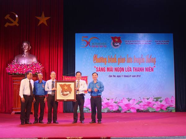 Sáng mãi ngọn lửa thanh niên ảnh 1