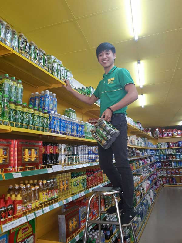 18 tuổi: cặp song sinh làm quản lý siêu thị bán hàng tiêu dùng có tiếng ảnh 3