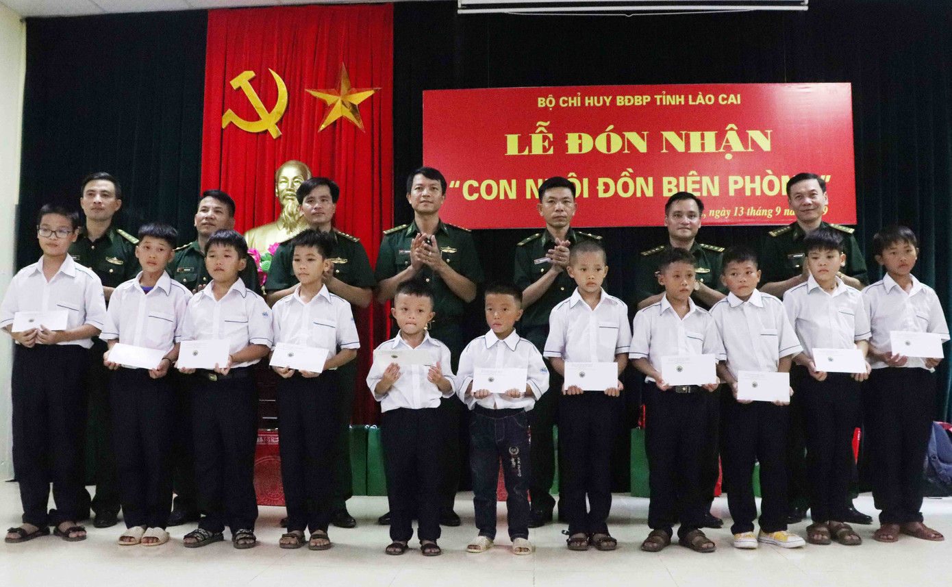 'Con nuôi' của những đồn lính quân hàm xanh ảnh 1