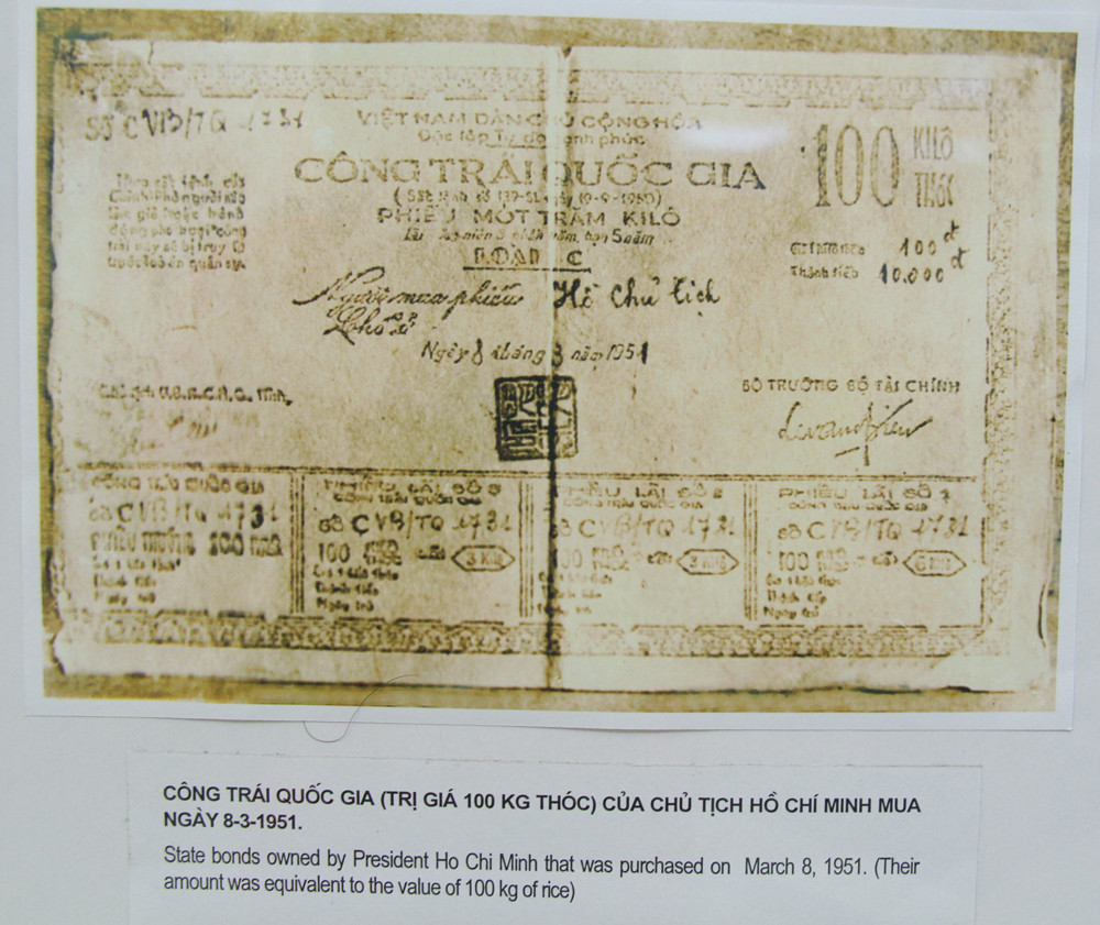 Công trái quốc gia trị giá 100kg thóc cửa Chủ tịch Hồ Chí Minh mua ngày 8 - 3 - 1951