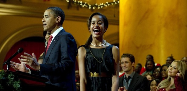 Phút đáng yêu của Malia, cô con gái đầu nhà Obama