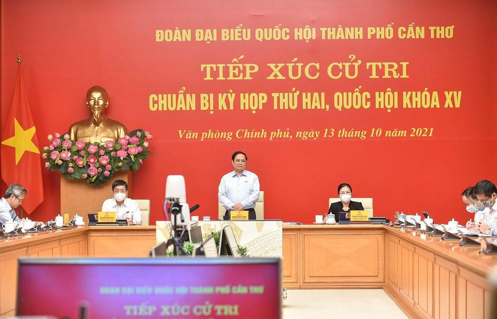 Thủ tướng Phạm Minh Chính và các đại biểu Quốc hội tiếp xúc cử tri Cần Thơ. Ảnh Nhật Minh