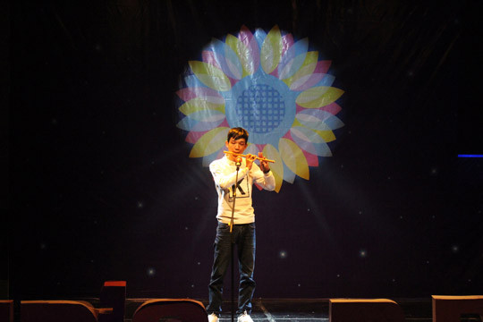 Đêm nhạc của 'nghệ sĩ nhí' khuyết tật gây xúc động ảnh 4