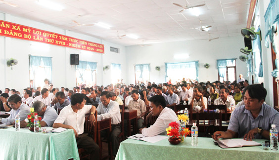 Phó Chủ tịch Bình Định đối thoại với người dân về dự án điện mặt trời ảnh 1