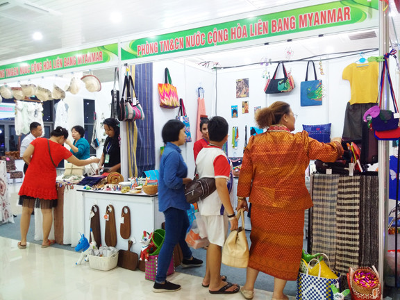 Nhiều nước Đông Nam Á giới thiệu sản vật ở Đà Nẵng ảnh 6