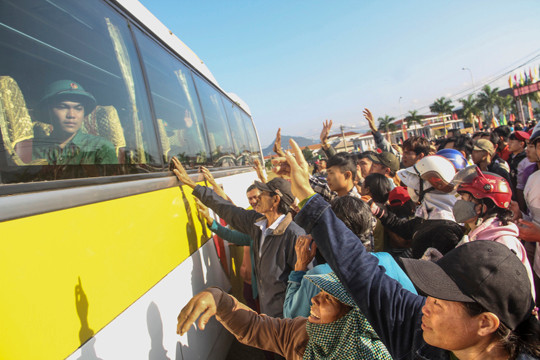 Xúc động phút tiễn tân binh lên đường nhập ngũ ảnh 14