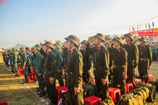 Xúc động phút tiễn tân binh lên đường nhập ngũ ảnh 9