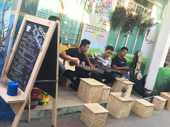 Làng bích hoạ Đà Nẵng nhộn nhịp trước giờ G ảnh 2