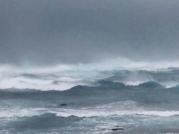 Bão Tembin quét qua Trường Sa, nhiều tài sản hư hỏng ảnh 1