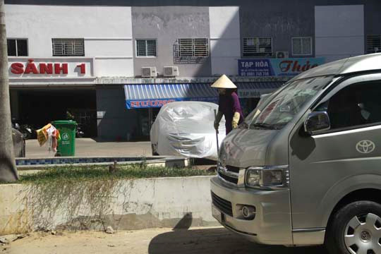 Cận cảnh khu chung cư dành người thu nhập thấp mà toàn đi ô tô ảnh 2