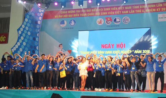 Hoa hậu Trần Tiểu Vy đồng hành cùng tuổi trẻ Bình Định ảnh 8