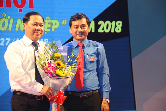 Hoa hậu Trần Tiểu Vy đồng hành cùng tuổi trẻ Bình Định ảnh 9