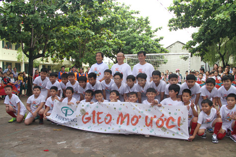 HLV Park Hang Seo 'Gieo ước mơ' với trẻ thơ Bình Định ảnh 10