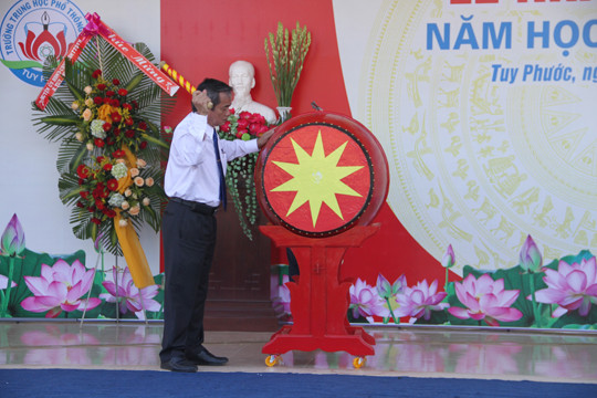 Anh Lê Quốc Phong dự khai giảng, trao tặng công trình thanh niên ảnh 6