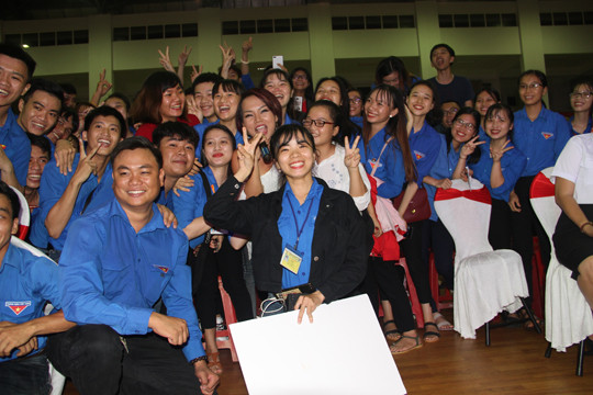 Hoa hậu Trần Tiểu Vy đồng hành cùng tuổi trẻ Bình Định ảnh 12