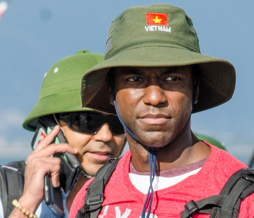 Hải quân Mỹ đội mũ cối, mũ tai bèo trong ngày tạm biệt Đà Nẵng ảnh 3