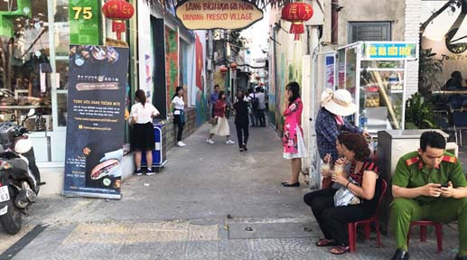 Làng bích hoạ Đà Nẵng nhộn nhịp trước giờ G ảnh 3