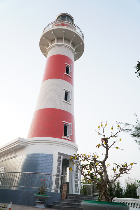 Khám phá vẻ đẹp hoang sơ Trạm đèn biển Ba Làng An ảnh 1