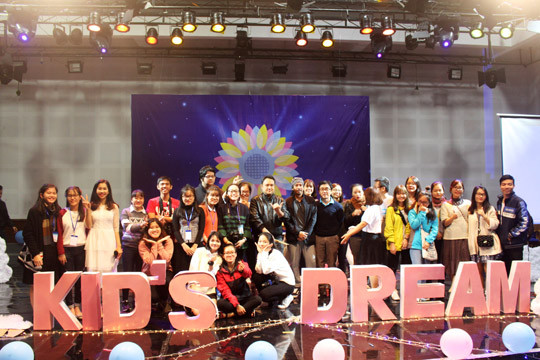 Đêm nhạc của 'nghệ sĩ nhí' khuyết tật gây xúc động ảnh 7