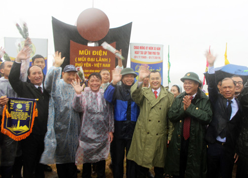 Lễ chào cờ nơi đón ánh bình minh đầu tiên ở Việt Nam ảnh 4