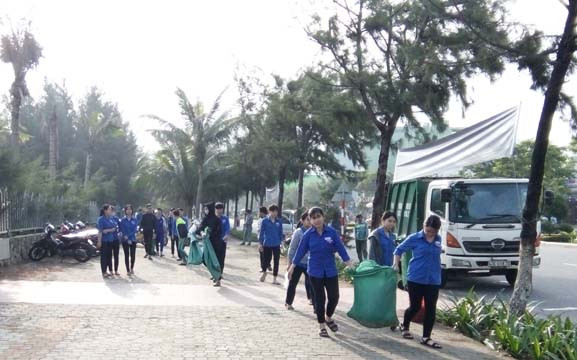 Đà Nẵng vui trong Ngày hội 'Đổi rác lấy vở' ảnh 7