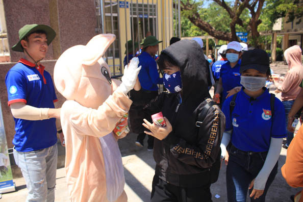 Bộ GD&ĐT họp báo nóng thi THPT 2019: Chưa thấy gian lận có tổ chức ảnh 23