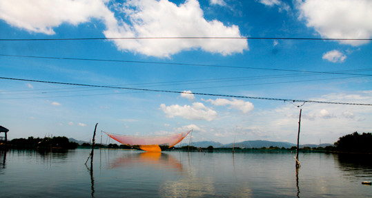 Cầu gãy, ngàn người dân chèo đò qua sông hàng ngày ảnh 6