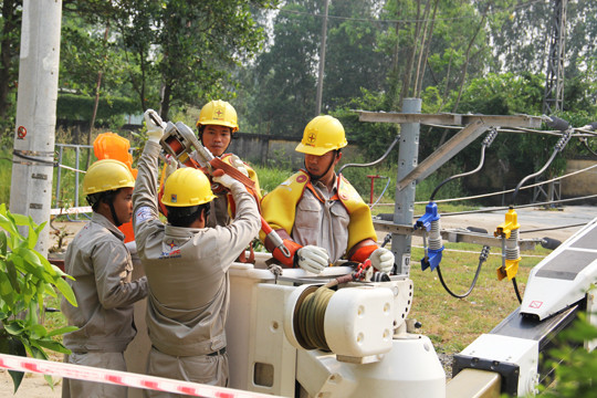 Đà Nẵng: Thêm đội 'tinh nhuệ' sửa điện không cần cắt nguồn ảnh 2