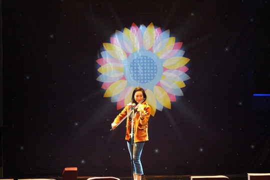 Đêm nhạc của 'nghệ sĩ nhí' khuyết tật gây xúc động ảnh 6