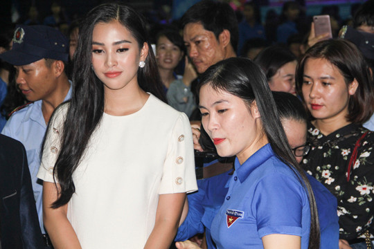 Hoa hậu Trần Tiểu Vy đồng hành cùng tuổi trẻ Bình Định ảnh 3