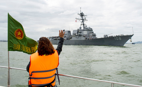 Hải quân Mỹ đội mũ cối, mũ tai bèo trong ngày tạm biệt Đà Nẵng ảnh 5