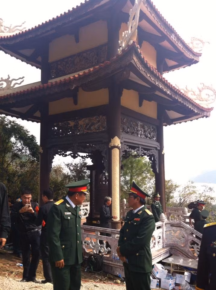 Gác chuông nơi sẽ làm lễ cho Đại tướng tại Vũng Chùa. Ảnh: Trần Hữu Việt