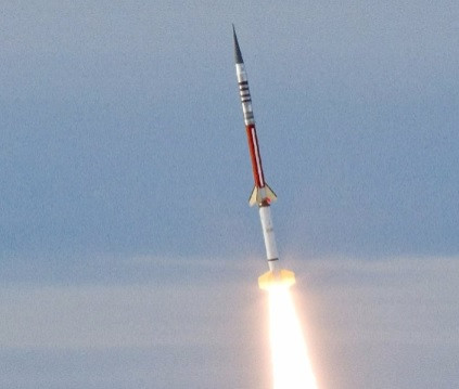 NASA phóng tên lửa mang theo các đám mây màu ảnh 1