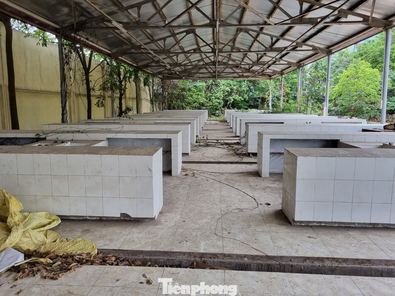 Đến ngày 20/8/2016, Ban Quản lý dự án đầu tư xây dựng quận Nam Từ Liêm ra thông báo mời thầu thực hiện dự án mở rộng chợ dân sinh phường Phú Đô, giá gói thầu hơn 18 tỷ đồng (bao gồm toàn bộ phần xây dựng và mua sắm, lắp đặt thiết bị của dự án). Nguồn vốn thực hiện dự án từ ngân sách quận Nam Từ Liêm.